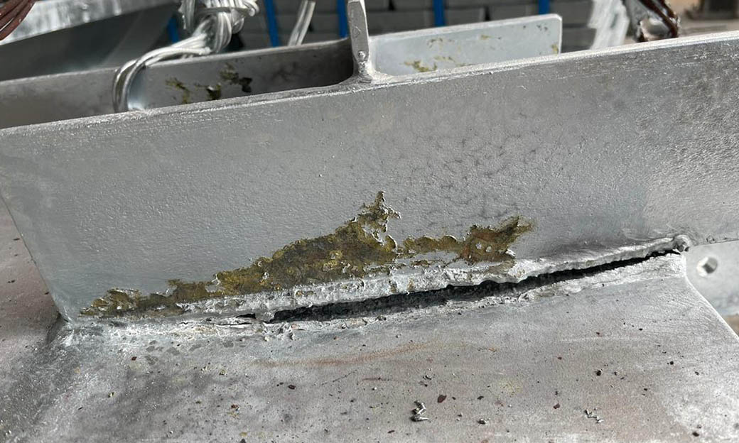 FABRI_0004_Bare Spot and Damage (blow out due to overlapped area - no vent hole)
